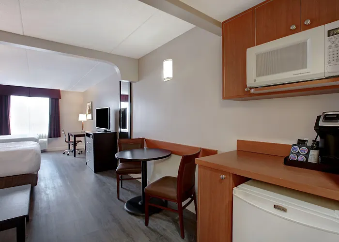 Days Inn & Suites By Wyndham Collingwood